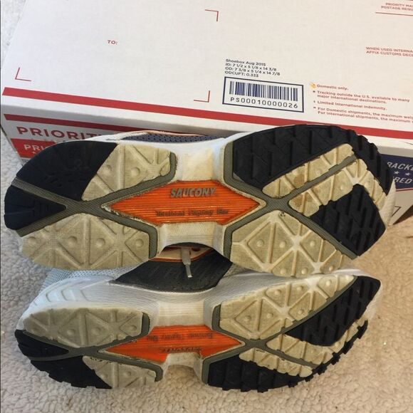 Saucony tennis shoes 10.5 - Picture 6 of 6